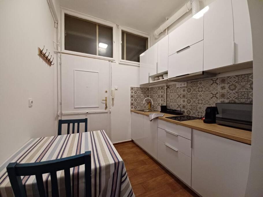Hero'S Square Apartment Budapest Ngoại thất bức ảnh