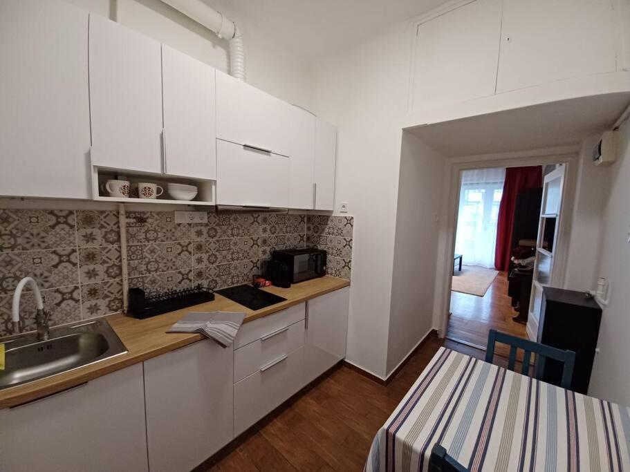 Hero'S Square Apartment Budapest Ngoại thất bức ảnh