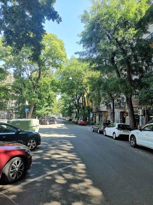 Hero'S Square Apartment Budapest Ngoại thất bức ảnh